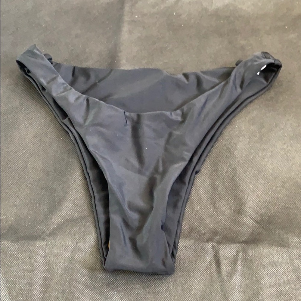 BLACK HIGH CUT BOTTOM SMALL NWT